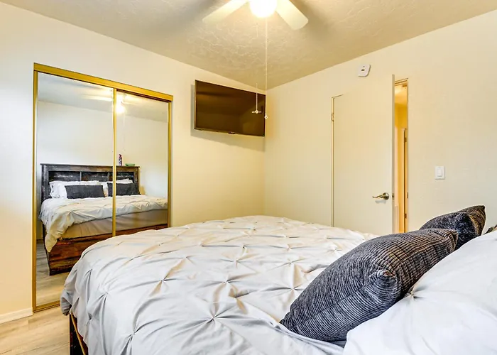 Сasa de vacaciones Mountain-view Deck: Pet-friendly In *
