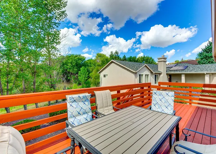 Dom wakacyjny Mountain-view Deck: Pet-friendly In