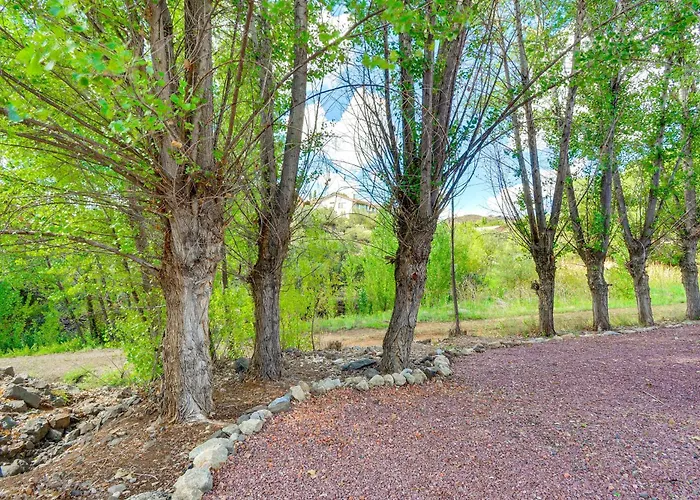 Mountain-view Deck: Pet-friendly In *