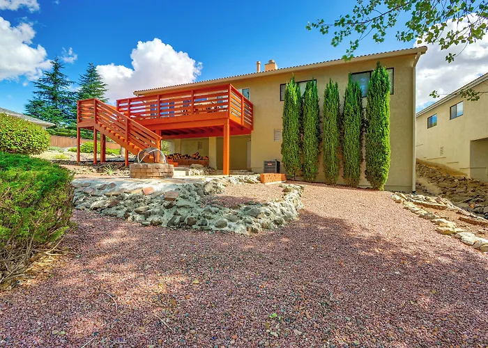 Dom wakacyjny Mountain-view Deck: Pet-friendly In