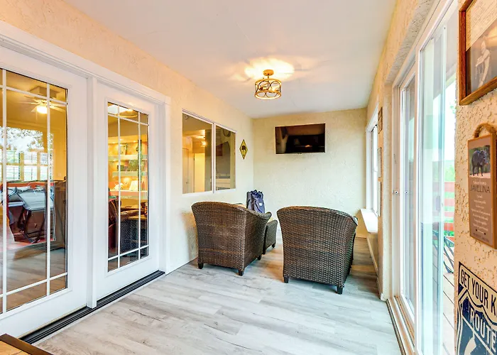 Mountain-view Deck: Pet-friendly In